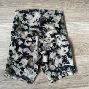 Lululemon Wunder Under Short 6” Size 2